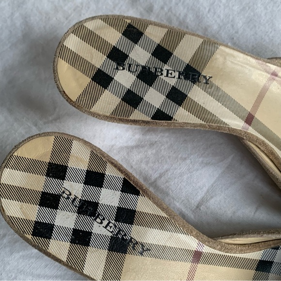 Vintage Burberry Buckle Suede Pointy Toe Kitten Heels Mules Tan Cream Brown - Picture 3 of 8